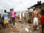 Desabamento deixa um soterrado em Salvador